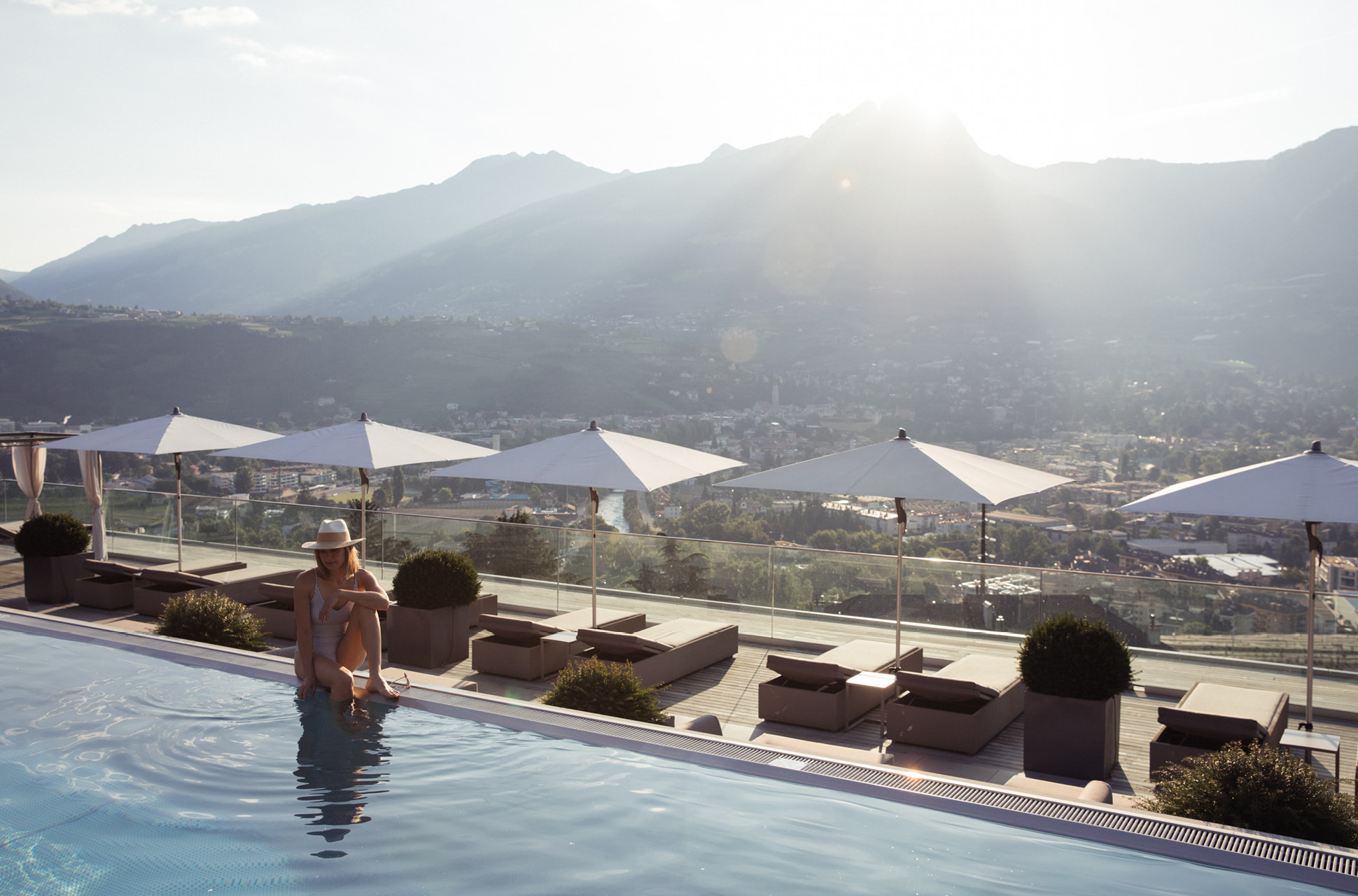 Frau im Skypool