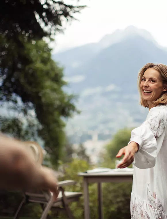 Frau im Garten des Giardino Marling